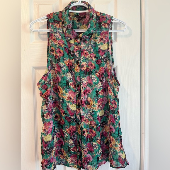 Material girl | Sleeveless Blouse - Picture 1 of 10